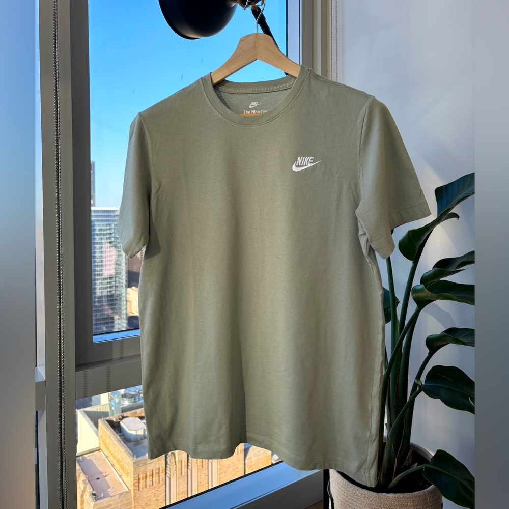 Nike short sleeve brand new shirt light green